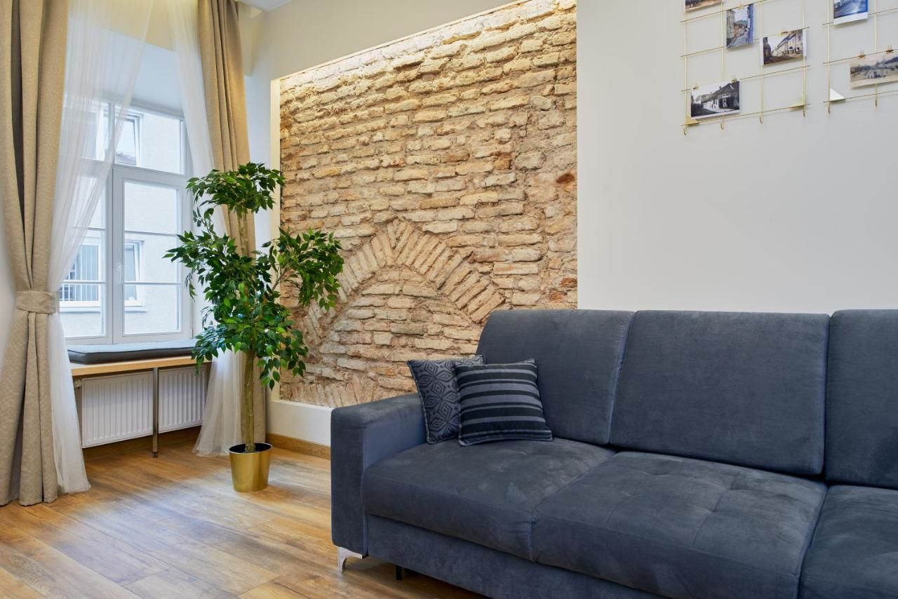 Апартаменты Town Hall Square Apartment Вильнюс